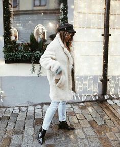 fuzzy jacket White Winter Coat, Spring Lookbook, Winter Street, Winter Styles, Cold Outfits, White Coat