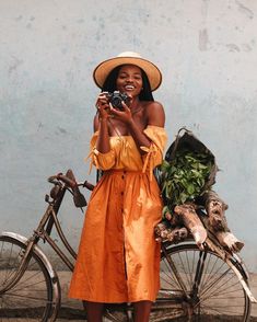 Mediterranean Fashion, Indie Outfits Grunge, Mediterranean Summer, Smile Smile, 90s Fashion Men, Beautiful Body, Orange Dress, Mode Inspiration, Black Is Beautiful