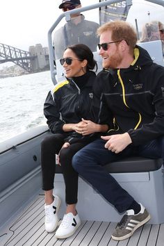 Meghan Markle in Veja Esplar sneakers Thanksgiving Outfit Dresses, Veja Trainers, Zapatillas Veja, Basket Veja, Veja Esplar, Trainers Outfit, Sneaker Outfits Women, Veja Shoes