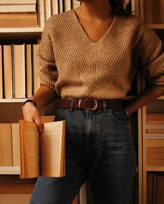 Lazy Academia, Light Acadamia, 40s Mode, How To Wear Jeans, Bookish Aesthetic, Academia Outfits, Light Academia, Mode Inspo, 가을 패션