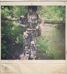 Female Punk Aesthetic, Boho Punk Style, Baggy Crust Pants, Folk Punk Outfit, Folk Punk Fashion, Dirty Outfits, Folk Punk Aesthetic