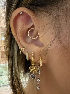 3 Hoop Ear Piercing, Simple Ear Stacking Ideas, Three Lobe Earring Stack, Ear Piercing Ideas Stacked Lobe, Ocean Earring Stack, Ear Piercings Mixed Metal, Earring Stacks Mixed Metal, Gold And Silver Earring Stack, Ear Stack Ideas