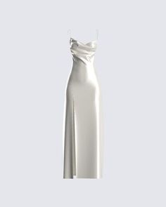 The maxi dress is a timeless and versatile piece that has become a staple in many women's wardrobes. This long, flowing dress is characterized by its length, which typically extends to the ankles or even grazes the floor, creating an elegant and feminine look. Satin Maxi, Satin Maxi Dress, Mode Inspo, Fancy Outfits