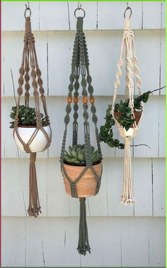 Diy Macrame Plant Hanger Pattern, Diy Macrame Plant Hanger Tutorials, Koti Diy, Macrame Plant Hanger Tutorial, Macrame Plant Hanger Patterns, Macrame Hanging Planter, Planter Gift