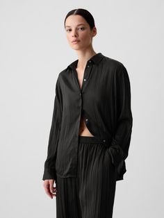 Soft pleated satin boyfriend shirt.  Point collar.  Long sleeves with button cuffs.  Button front.  Certain styles have allover prints.  * Fit: Relaxed.  A straight & easy fit.  * Style Note: For a more Classic fit, go down one Satin Oversized Shirt, Oversize Tshirt Outfits, Work Dress Code, Women Shirt Top, Boyfriend Shirt, Tshirt Outfits, Fit Style, Oversized Shirt, Dress Codes