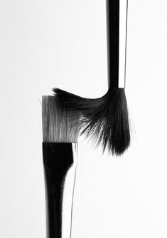 Makeup Black And White Aesthetic, Makeup Brush Product Photography, Makeup Aesthetic Black And White, Black And White Makeup Aesthetic, Mua Aesthetic