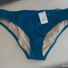 New J.Crew Swim Bottoms Teal Turquoise Large Nwt Great For Vacation, Pool, Beach, Lake Etc Note: A Matching Top Is Available In A Separate Listing Size Large Questions? Leave A Comment Below! Stretch Turquoise Swimwear For Pool, Turquoise Stretch Swimwear Beachwear, Turquoise Stretch Swimwear For Beachwear, Stretch Turquoise Swimwear For Beach Season, Stretch Turquoise Beach Bottoms, Turquoise Stretch Bottoms For Beach, Stretch Turquoise Bottoms For Beach, Stretch Turquoise Bottoms For The Beach, Blue Lined Bottoms For Beach