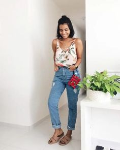 Look Working Girl, Look Jean, Mom Jeans Outfit, Types Of Jeans, Trendy Swimwear, Outfit Jeans, Mode Inspiration, Looks Vintage, Spring Summer Outfits