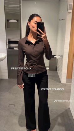 Office Outfits Women Corporate, Rich Outfits Classy Work, Tailored Pants Aesthetic, Bodysuit Business Casual, Aesthetic Buisness Clothes, Modest Business Casual Outfits, Form Fitting Outfits Casual, Upscale Business Casual Women, Kim K Business Outfits