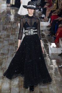 Christian Dior Resort 2019 Paris Collection - Vogue Haute Couture Style, Dior Style, Fashion Shades, Amazing Dresses, Black Gold Jewelry, French Fashion Designers, Fun Accessories, Armani Prive, Dior Fashion