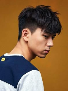 Textured Two Block Haircut, Asian Two Block Haircut, Korean Undercut Men, Hair Korean Style Men, Two Block Haircut Girl, Two Block Hairstyle, 2025 Haircut, Men Haircut Undercut, Two Block Cut