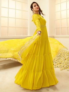 Layered Gown, Kurta With Dupatta, Georgette Kurta, Plain Yellow, Wash Car, Georgette Gown, Cotton Lehenga, Celebrity Closet, Malaika Arora