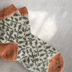 The Flora Socks pattern by Zebra Artistry Colourwork Socks, Knit Socks Pattern, Crochet Diys, Socks And Leg Warmers, Sock Ideas, Socks Knitting Pattern, Nordic Knitting, Stranded Knitting, Socks Knitting