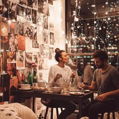 ⚡️Tessa⚡️ (@tezzamb) • Instagram photos and videos Apartment Goals Couple, Couple Heart, Unique Cafe, Goals Couple, Deco Studio, Life Is Beautiful