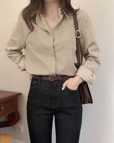 Casual Jacket Outfits Women, Taupe Shirt Outfit, Korean Office Look, Kemeja Outfit, Women Street Style, Simple Casual Outfits, Quick Outfits