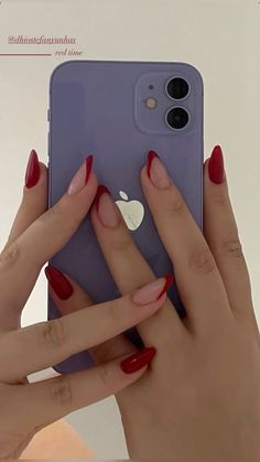 red nails❤️💋 Red Chic Nails, Red Natural Nails Design, Red Gel X Nails Almond, Red Nails Oval Shape, Red Round Acrylic Nails, Red Nails Ideas Almond, Red Nail Inspo Almond, Red Oval Nails With Design, Easy Red Nails