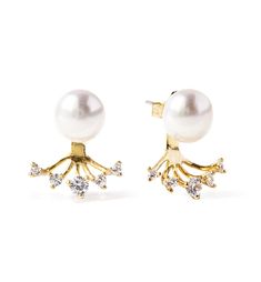 description An updated look on your classic pearls. These luxurious freshwater pearl earring jackets feature cubic zirconia crystals set in 14k Gold Vermeil. Lightweight and comfortable to wear for long periods of time. end description materials Available in: .925 Sterling Silver / Gold Vermeil / Rose Gold Vermeil Cubic Zirconia crystals 8mm Fresh Water Pearls Hypoallergenic post end materials details Height: 0.25in (6mm) x Width: 0.7in (1.7cm) end details sku #E526 end sku Pearl Earring Jacket, Gold Ear Jacket, Bridal Statement Earrings, Earring Jackets, Tiny Studs, Ear Jacket, Fresh Water Pearls, Freshwater Pearls Earrings, Pearl Earring