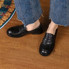 These loafers are designed in a timeless, minimal silhouette, so you'll be sure to wear them often. Made from soft leather, soft bottom that ensure all-day comfort. Wear yours with tailoring and denim alike. Color: Coffee/BlackMaterial: CowhideLining: Genuine LeatherInsole: CowhideSole: RubberHeels: 3Cm/1.18"Weight: 0.22kg Each Shoes Production Time: About 5-7 days (Any exceptional case will email you, Please pay attention to your email left) Shipping Time: Free Shipping To most locations, deliv Black Leather Platform Loafers With Plain Toe, Black Leather Plain Toe Platform Loafers, Black Leather Platform Loafers, Black Plain Toe Loafers For Fall, Casual Black Leather Tassel Loafers, Black Leather Flats With Brogue Detailing, Black Leather Moccasins For Fall, Black Leather Loafers For Fall, Casual Leather Loafers With Brogue Detailing