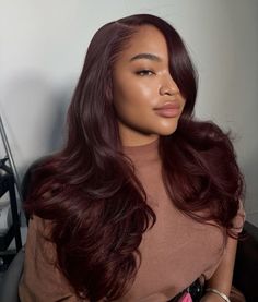 Sewin Weave, Hair Color For Dark Skin, Wine Hair, Red Hair Inspo, Cherry Hair, My Babe, Wig Styling, Hair Color Burgundy, Ginger Hair Color