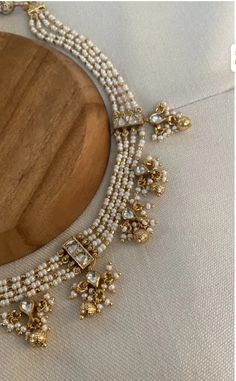 Moti Jewellery Indian Traditional, Simple Kundan Jewellery, Gold Pearl Jewelry Indian, Moti Jewellery Indian, Indian Pearl Jewellery, Pearls Jewelry Indian, Traditional Jewelry Antique, Neck Pieces Jewelry, Kundan Jewellery Set