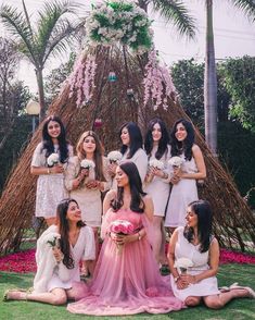 Bachelorette party Bridal Shower Pictures Friends, Bride To Be Friends Poses, Bridesmaids Bachelorette Outfit, Bride To Be Dress Ideas For Friends, Bride To Be Poses For Bride With Friends, Bridal Shower Ideas Outfits, Bride To Be Photoshoot With Friends