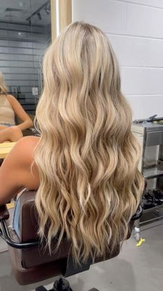 long hairstyles Blonde Hair Goals, Blonde Lowlights, Perfect Blonde Hair, Bright Blonde Hair, Rambut Brunette, Summer Blonde Hair, Dyed Blonde Hair, Dirty Blonde Hair, Honey Blonde Hair