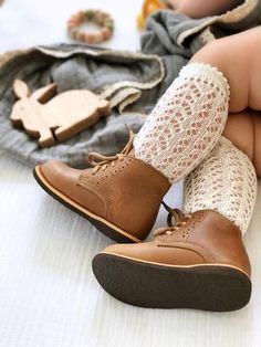 Handmade Leather Boots, Genuine Leather Boots, Brown Shoes, Dressy Outfits, Leather Care, Chukka Boots, Kid Shoes, Leather Handmade