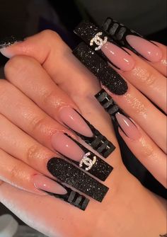 Black Sweet 16 Nails, Black Sweet 16 Party Ideas, Paznokcie Hello Kitty, Chanel Nails, Nagel Tips, French Tip Acrylic Nails