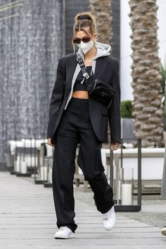 Autumn Outfits Hailey Bieber, Street Style Inspiration Casual, Wintwe Outfits, Street Style Blazer, Hair Stylist Outfit, Urban Chic Style, Hailey Baldwin Street Style, Best Casual Outfits, Blazer Outfit