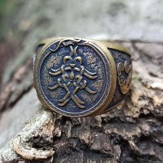 Mask of Odin nordic ring Norse mythology jewelry – WikkedKnot jewelry Viking Reference, Nordic Ring, Viking Pagan, Art Viking, Mythology Jewelry, Hand Casting, Symbole Protection, Norse Jewelry, Norse Pagan