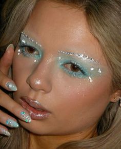 Mermaid Inspired Outfits, Halloween Burlesque, Pool Makeup, Blue Clues, Fish Makeup, Fun Makeup