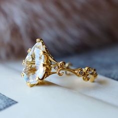 Moonstone Ring Vintage, Brilliant Ring, Art Deco Cocktail, Cute Engagement Rings, Future Engagement Rings, Rainbow Moonstone Ring, Dream Engagement Rings, Ring Art Deco, Wedding Rings Vintage