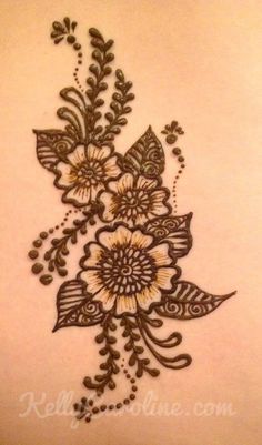 hendi design on the back of a woman's body, with flowers and leaves