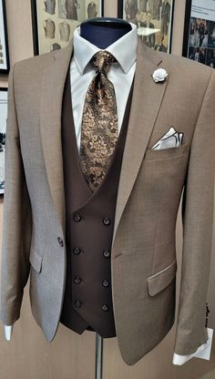 www.codecrux.pl Men Wedding Suits Classy, Beige Suits Wedding, Marriage Suits, Stylish Mens Suits, Blazer Outfits Men, Formal Men Outfit, Classy Suits, Mens Fashion Blazer, Wedding Suits Groom