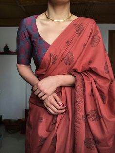 Saree Wearing, Cotton Saree Blouse, Cotton Saree Designs, Modern Saree, Simple Sarees