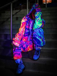 Black Light Fashion, Glowwave Outfits, Neon Blue Outfit, Uv Party Outfit, Neon Clothes Party, Neon Outfits Aesthetic, Electric Outfit, Crazy Fashion Outfits