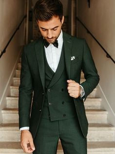 Costume Marie Homme, Wedding Suits Men Green, Wedding Costume Men, Dark Green Tuxedo, Green Suits, Business Casual Jacket, Groom Tuxedo