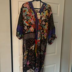 This Is A Gorgeous Johnny Was Fuji Brasil Reversible Silk Kimono Nwt.. It Has 3/4 Sleeves And A Size Small But Runs Big! It Looks Stunning On! Casual Long Sleeve Silk Outerwear, Bohemian Multicolor Outerwear For Daywear, Multicolor Bohemian Outerwear, Casual Multicolor Kimono For Daywear, Casual Silk Spring Kimono, Casual Silk Kimono For Spring, Spring Silk Outerwear With Kimono Sleeves, Silk Outerwear With Kimono Sleeves For Spring, Royal Blue Jacket