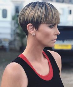 Mushroom Hair, Hot Haircuts, Girls Short Haircuts, Short Hair Trends, Hair Idea, Girl Haircuts