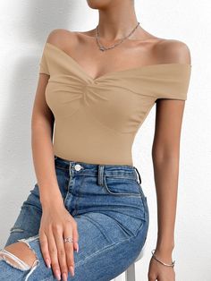 Blusas Top, Top Crop, Women T Shirts, Twist Front, Women Clothing, Womens Tees, Knitted Fabric, Off Shoulder, Cute Outfits