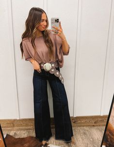 #westernoutfits #westerntop #mochatop Western Style Brown Tops For Ranch, Casual Fall Blouse For Rodeo, Casual Rodeo Fall Blouse, Western Tops For Rodeo In Fall, Western Style Tops For Rodeo In Fall, Casual Fall Tops For Ranch, Western Business Attire, Western Chic Outfits, Western Business