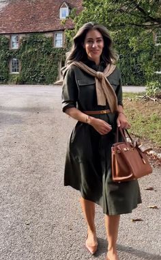 Old Money Outfits, How To Look Expensive, Brown Accessories, Classic Style Outfits, Country Fashion, Estilo Preppy, Neue Outfits, Classy Fashion