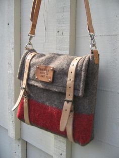 Wool Messenger Bag Iphone Sleeve, Boho Tote, Laptop Messenger Bags, Travel Blankets, Sewing Bag, Diy Bag, On The Side, Beautiful Bags, Sewing Ideas