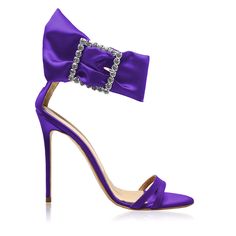 Identità Sandali KATE RASO VIOLA Purple Shoes, Fancy Shoes, Purple Satin, Kinds Of Shoes, Fabulous Shoes, Carrie Bradshaw, Toe Sandals, Perfect Shoes, Pump Sandals