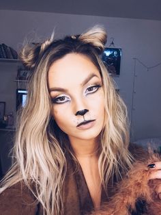 Lion costume makeup @thaisadalmut Easy Lion Makeup, Diy Lion Costume, Lion Costume Women, Lion Costume Diy, Lion Makeup, Lion Costume, Halloween Makeup Easy, Costume Makeup, Halloween Disfraces