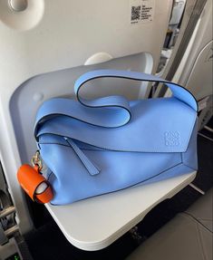 Blue Purse Outfit, Purse Outfit, Blue Handbag, My Style Bags, Bag Obsession, Loewe Bag, Blue Purse