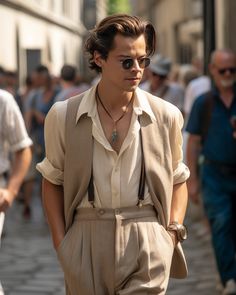 OMG! 😍😍😍 Harry Styles in summer CHANEL street style is EVERYTHING! 🙌🔥 His style is so effortlessly cool and chic, I'm literally speechless! 😱❤️ #HarryStyles #CHANEL #StreetStyle #FashionGoals #nike #NFT #NFTs #NFTsold #NFTCommunity Wedding Outfit Men Summer, Hollywood Outfit Men, Old Hollywood Outfits Men, Retro Suits Men, Harry Styles Outfits Inspiration Men, Old Hollywood Men Fashion, Italian Men Fashion, Harry Styles Aesthetic Outfits, Ponytail Hairstyles With Weave