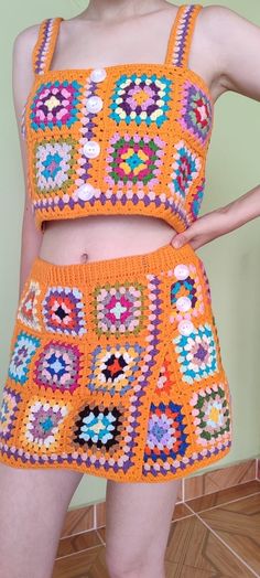 Elevate your summer style with our Orange Granny Square Wrapped Skirt with button details! Handcrafted with colorful granny squares, this skirt exudes retro charm with a modern twist. Pair it with a simple top for a casual daytime look or dress it up for a night out. . Versatile, fun, and oh-so-chic! Note: If you do not want lining please let me know! Skirt lenght for S :12,5" For any size, lenght, color you prefer just message me 😊 Mini Skirt Crochet, Granny Square Skirt, Granny Square Poncho, Square Skirt, Skirt Pattern Free, Skirt Crochet, Crochet Skirt Pattern, Skirt Tutorial, Step By Step Crochet