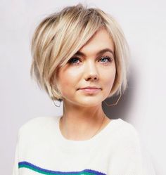 Trendy Textured Chin-Length Bob Short Hair 40, Easy Short Haircuts, Chin Length Haircuts, Chin Length, Chin Length Hair, Bob Haircuts For Women, Short Bob Haircuts, Edgy Hair, Side Bangs