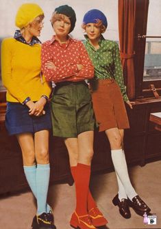 Late 50s Fashion, 70s Modern Fashion, 1972 Fashion, 70s Fashion Magazine, Colorful Photoshoot, Decades Fashion, Mode Editorials, Fashion 1970s